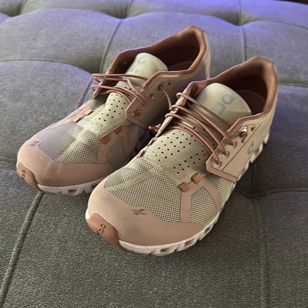On Cloud 5 Running Shoe (Women) Size 11 Pink
